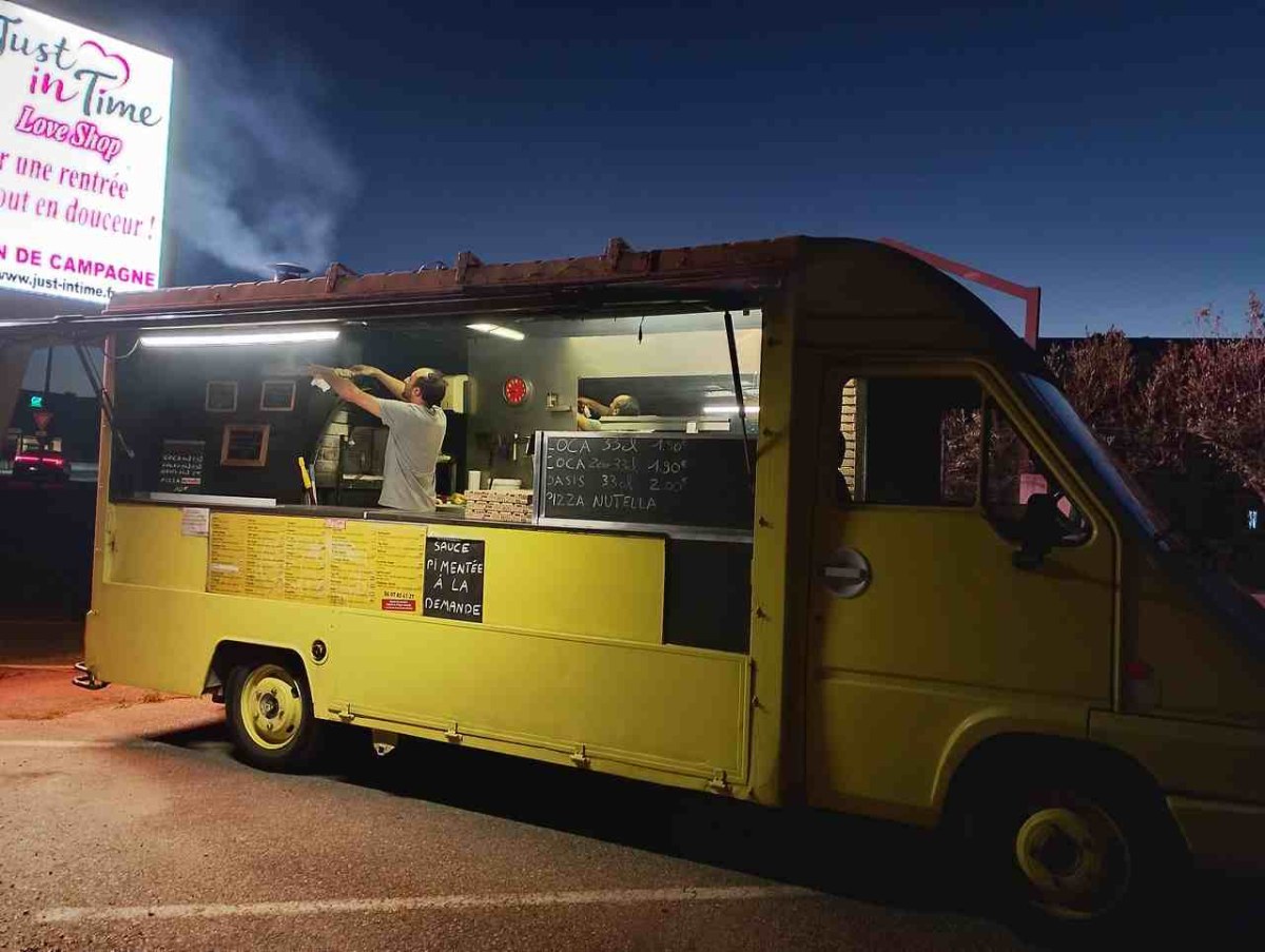 El camión amarillo Pizzas