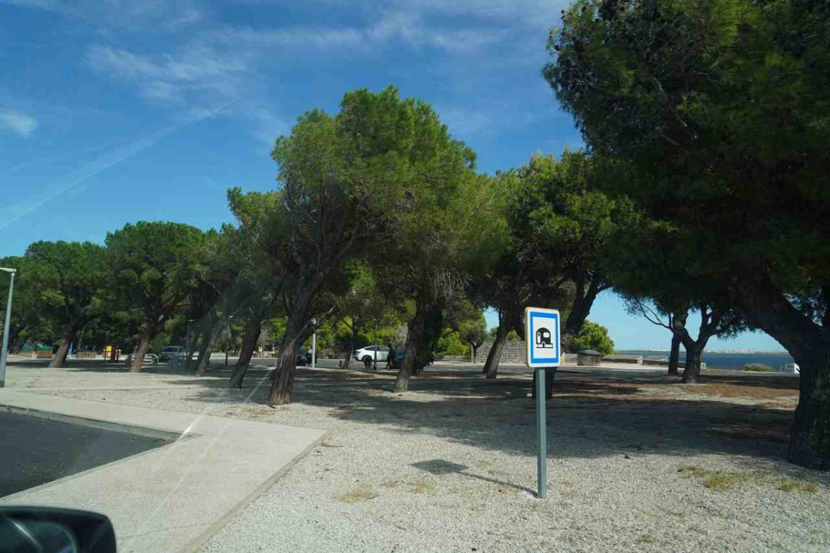 Los Aires, un oasis en la autopista en Francia.